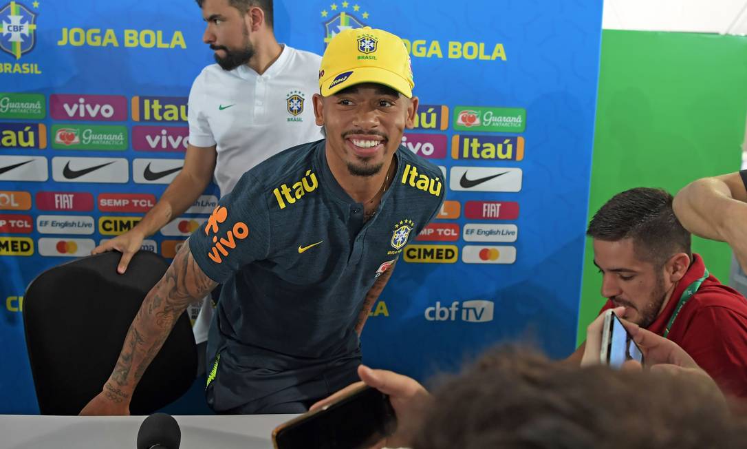 Gabriel Jesus comentou zoeira com Neymar após "caneta" Foto: CARL DE SOUZA / AFP