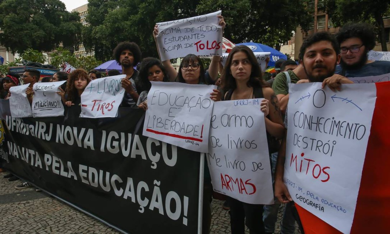 Foram registrados atos em ao menos 64 cidades – entre elas Rio de Janeiro – de 19 estados e do Distrito Federal, nesta quinta-feira (30) Foto: Marcelo Regua / Agência O Globo