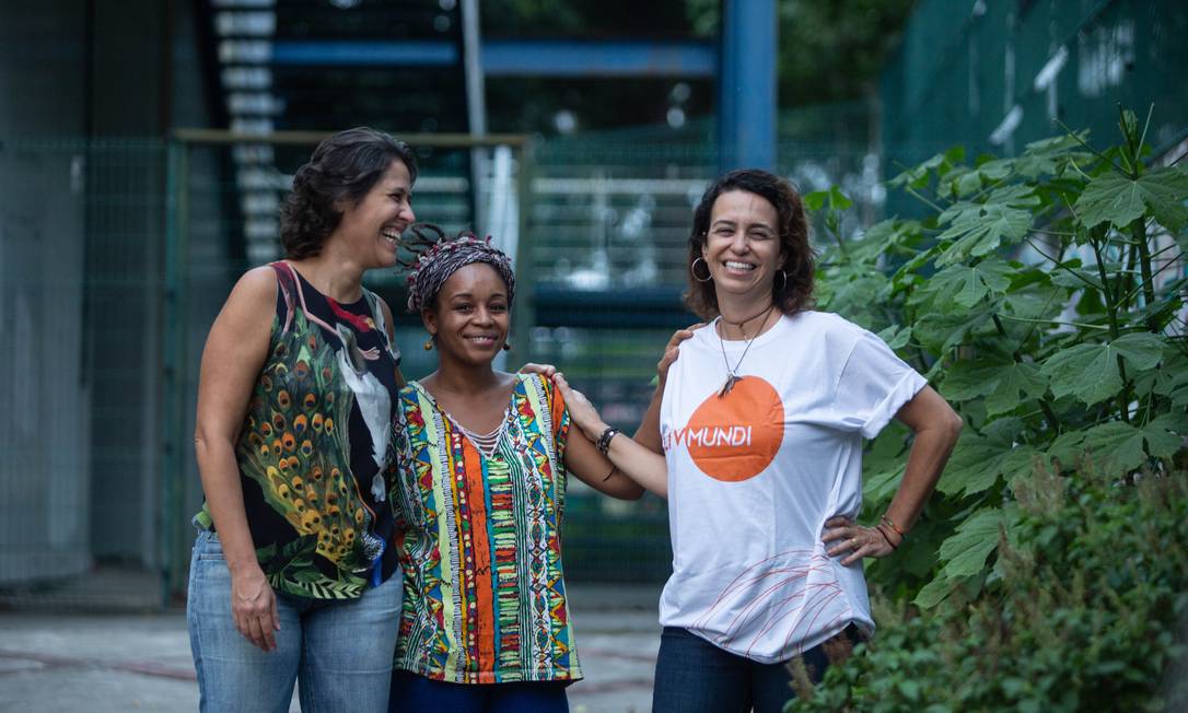 Organizadoras. A curadora do evento Anna Tornaghi (à esquerda), com Ana Santos e Luciane Coutinho Foto: Gabriela Fittipaldi / Agência O Globo