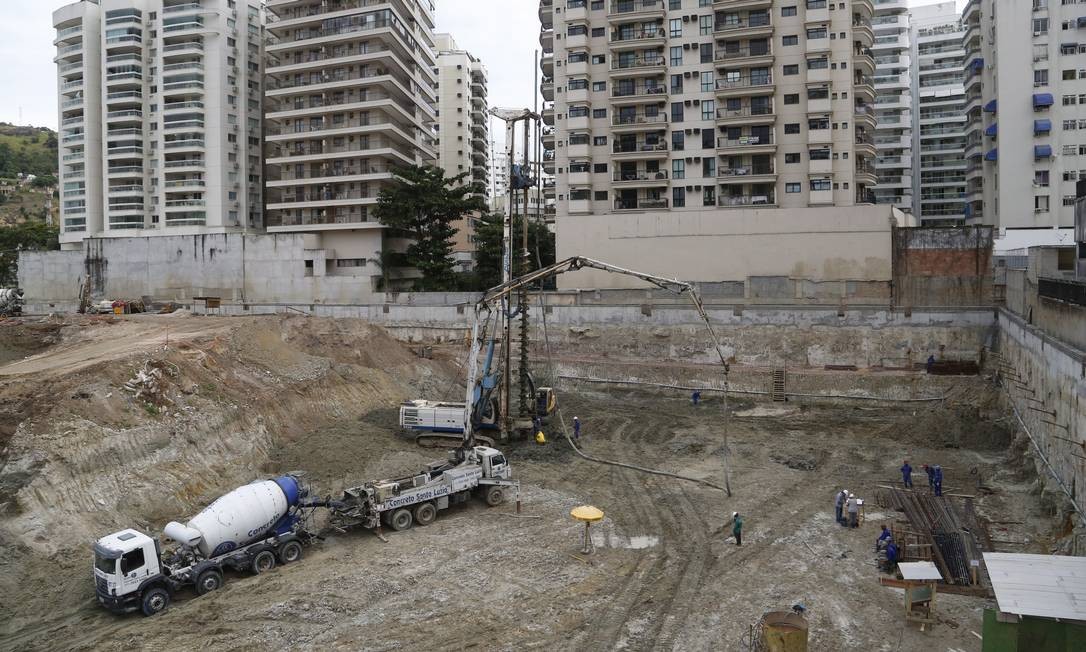 GeraÃ§Ã£o de empregos: segundo Ademi NiterÃ³i, cada lanÃ§amento na cidade abre cerca de 300 vagas diretas e indiretas Foto: FÃ¡bio GuimarÃ£es / AgÃªncia O Globo