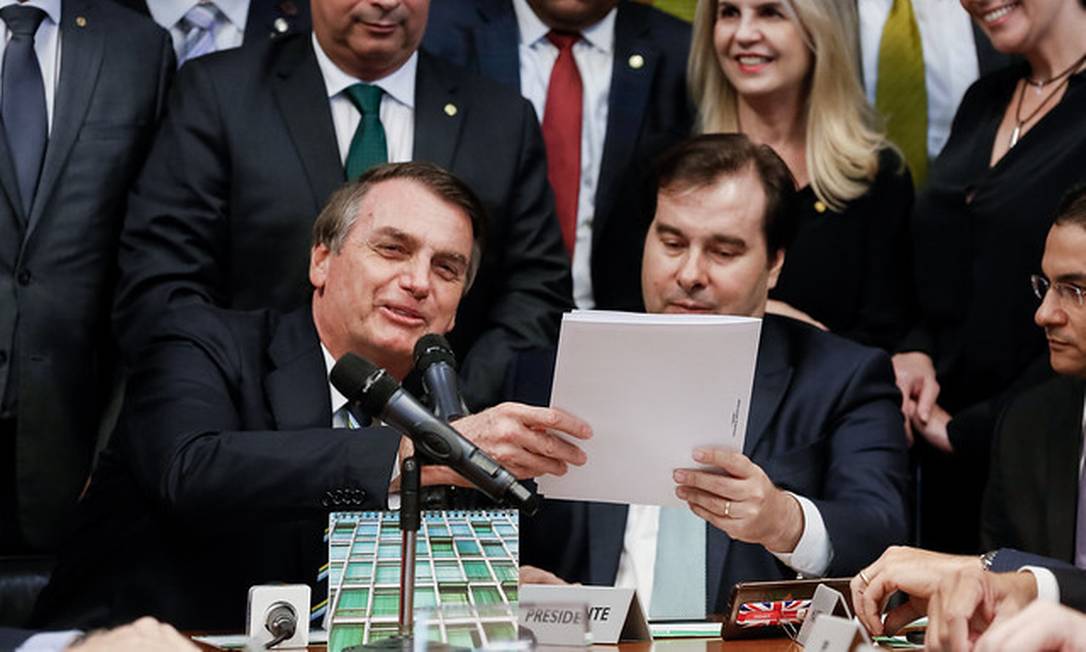 Bolsonaro entrega a Rodrigo Maia projeto de lei que altera o Código de Trânsito Brasileiro (CBT) Foto: Carolina Antunes/ Divulgação Presidência