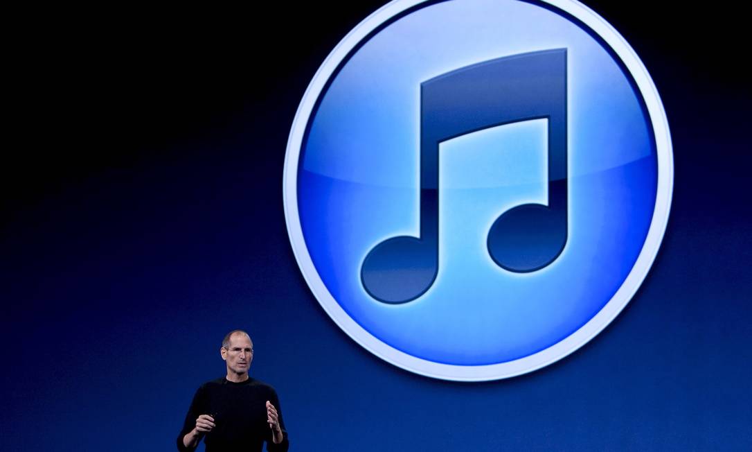 Steve Jobs numa apresentação das novidades do iTunes em 2010. Foto: David Paul Morris / Bloomberg