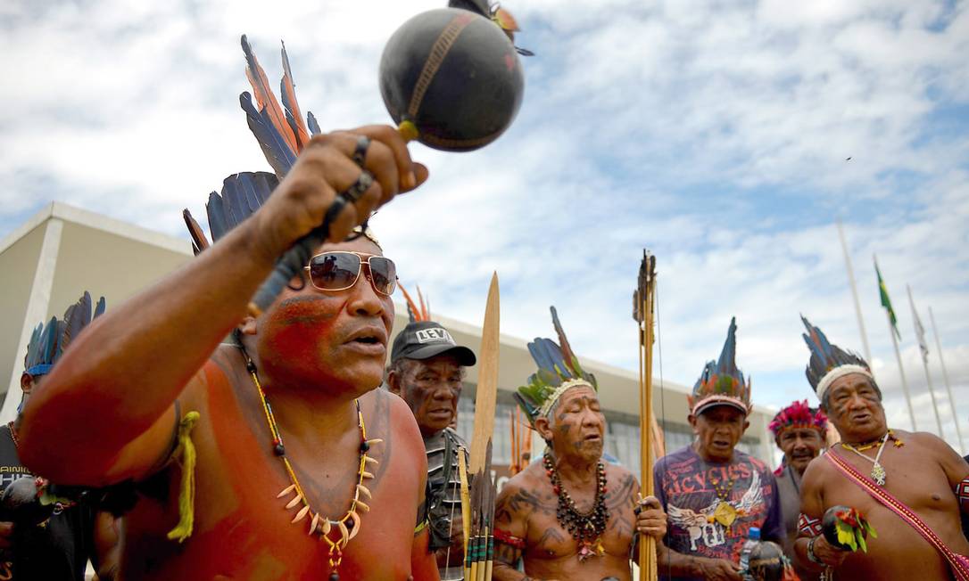 em Brasília, indígenas protestam pela demarcação de terras Foto: AFP/Getty Images