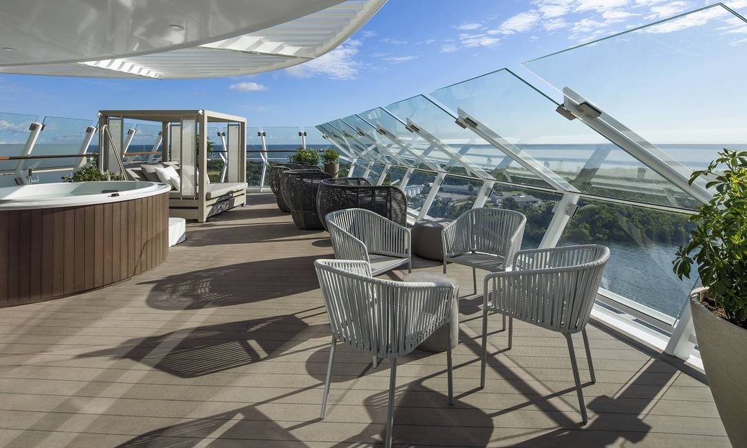  “Celebrity Apex”, da Celebrity Cruises, pronto para navegar  pelos mares do mundo