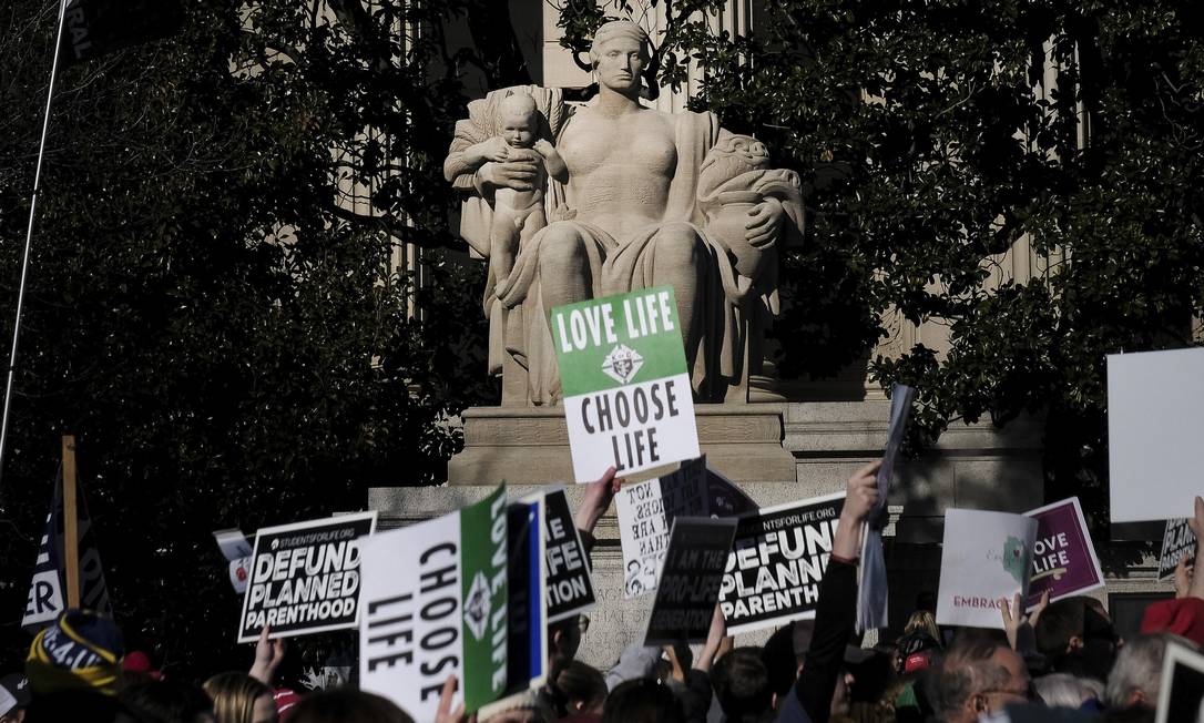 Grupos anti-aborto fazem protesto em Washington Foto: GABRIELLA DEMCZUK / NYT
