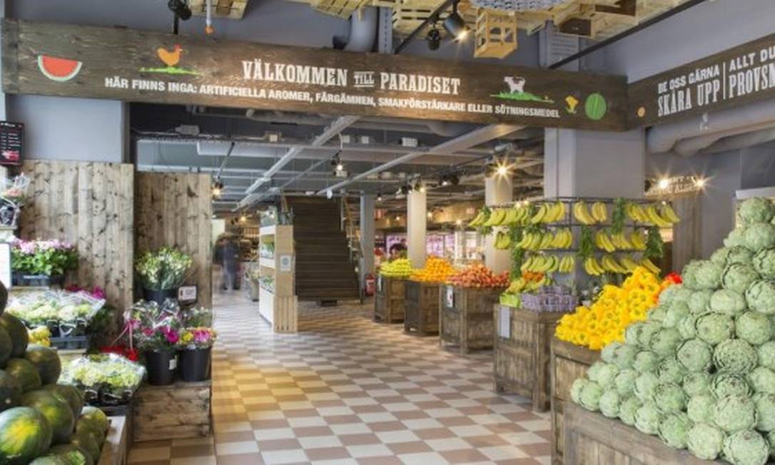 Supermercados da rede Paradiset já retiraram das prateleiras produtos brasileiros, como limão, manga e água de coco Foto: Divulgação