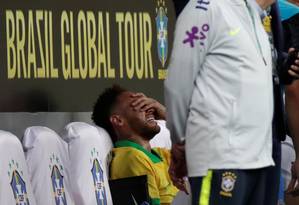 Chorando, Neymar saiu do amistoso contra o Qatar Foto: UESLEI MARCELINO / REUTERS
