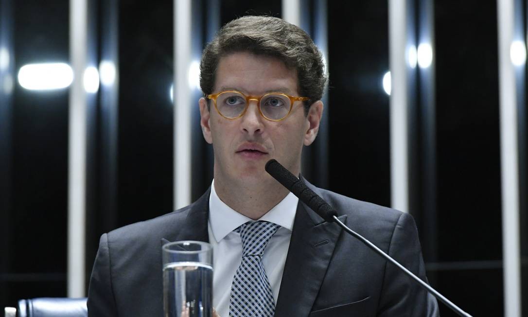 Ministro do Meio Ambiente é vaiado durante sessão do Congresso