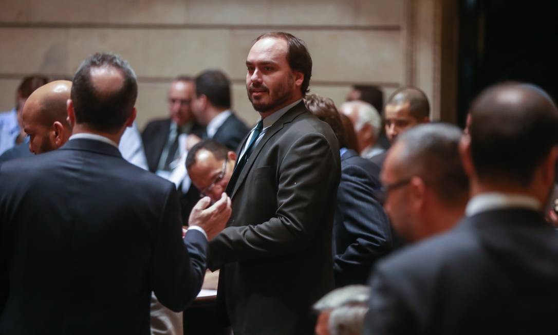 Carlos Bolsonaro na CÃ¢mara de Vereadores do Rio de Janeiro Foto: Marcelo RÃ©gua 19-02-2019 / AgÃªncia O Globo