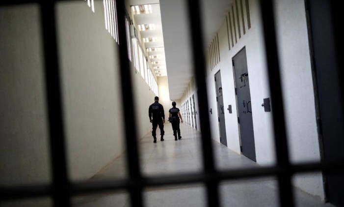 Agentes de segurança inspecionam penitenciária federal em Brasília Foto: UESLEI MARCELINO 27-03-2019 / Reuters