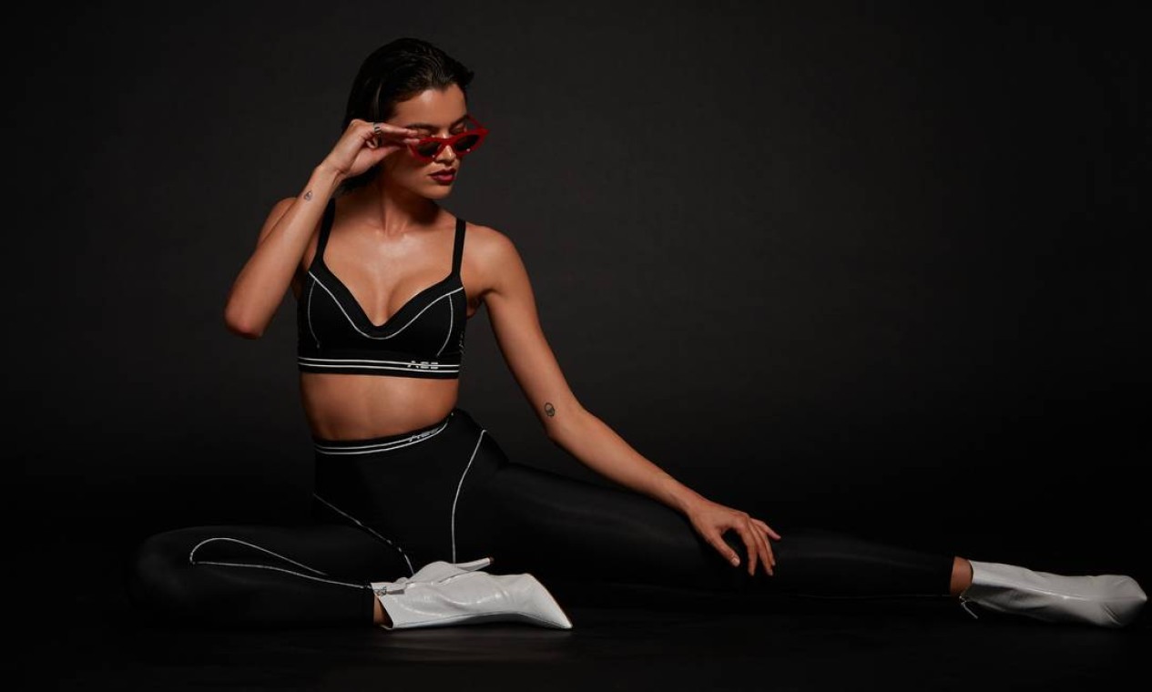 A modelo brasileira Eloisa Fontes em recente campanha para marca esportiva Foto: Reprodução