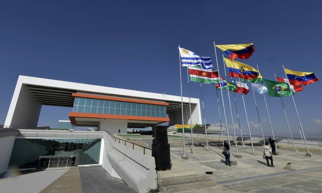 Sede da Unasul, em Quito; em março, presidente do Equador pediu ao bloco que devolvesse o edifício Foto: Agência O Globo