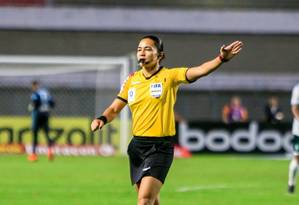 Edina Alves, primeira árbitra brasileira em uma Copa do Mundo de futebol Foto: Ailton Cruz / CBF