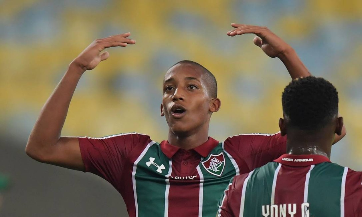 Cria do Fluminense, João Pedro comemora primeira convocação para