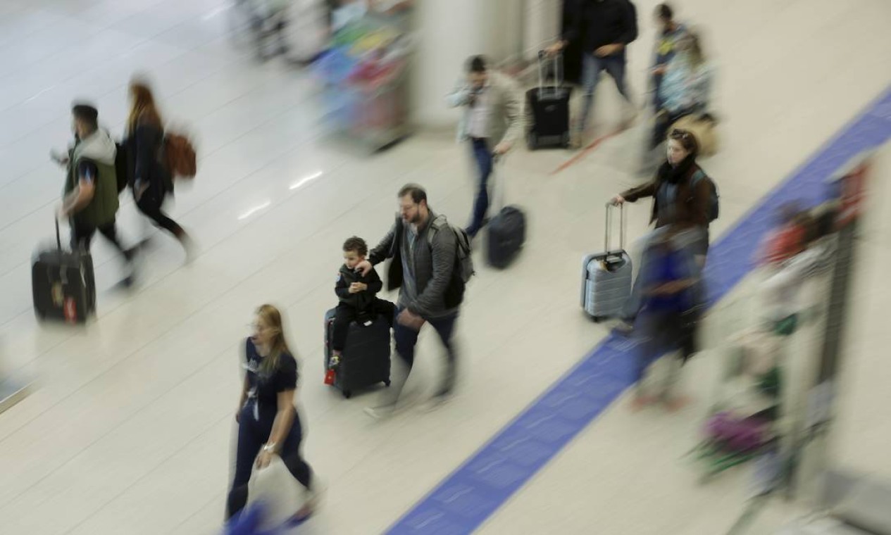 Crise Aérea, Cobrança Por Mala E Assento: Os Desafios Das Férias De ...