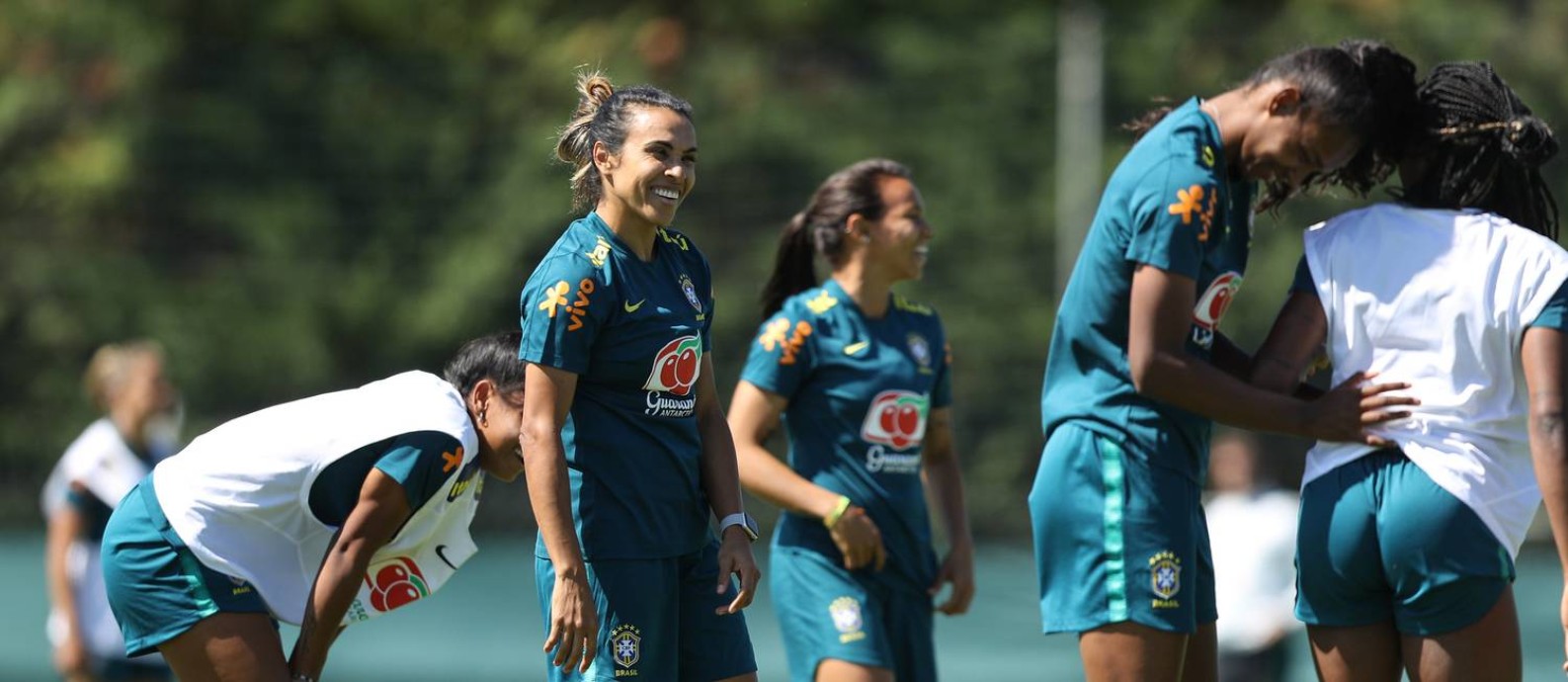 Marta sorri no último treino do Brasil antes do jogo diante da Austrália Foto: Assessoria / CBF