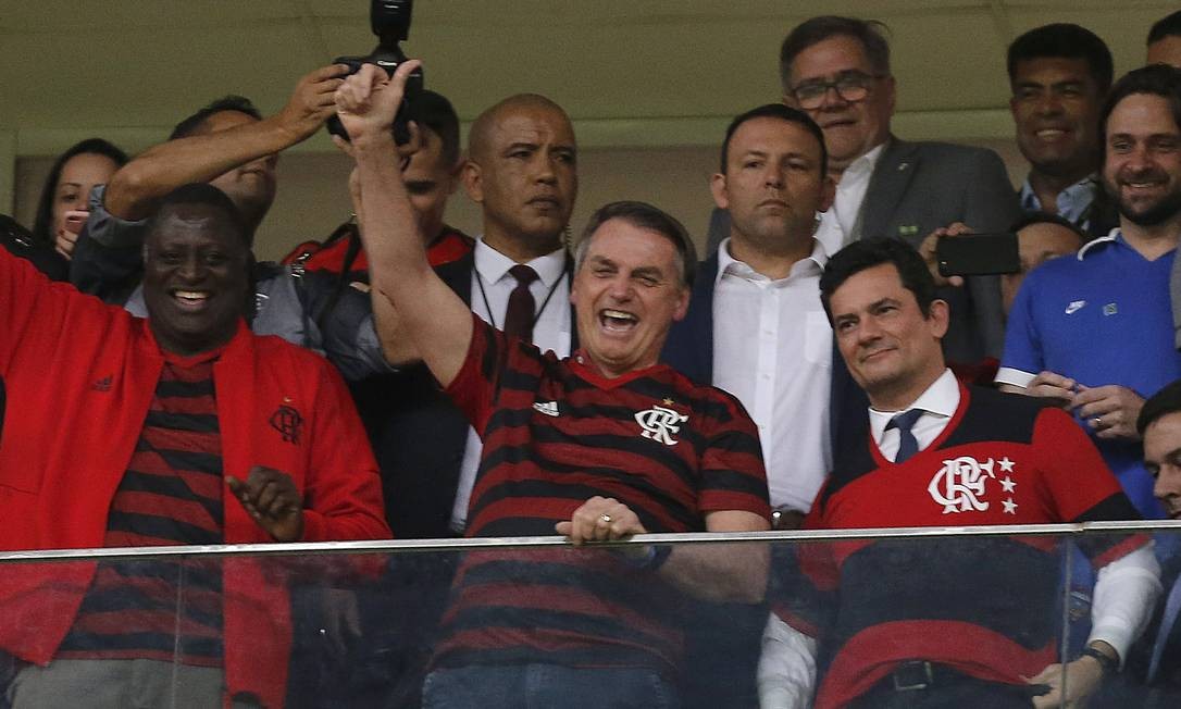 Bolsonaro and Moro watch the soccer match between Flamengo and CSA together, at the Mané Garrincha stadium, in Brasilia, after the dialogues between Moro and lawyer Deltan Dallagnol were published on the website of The Intercept Brasil Photo: Jorge William / Agência O Globo - 06/12/2019 