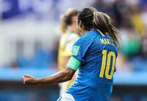 Marta comemora o gol de pênalti Foto: Assessoria/CBF