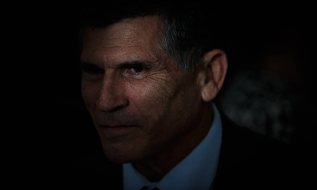 Santos Cruz: 'Me deem licença' Foto: Daniel Marenco / Agência O Globo