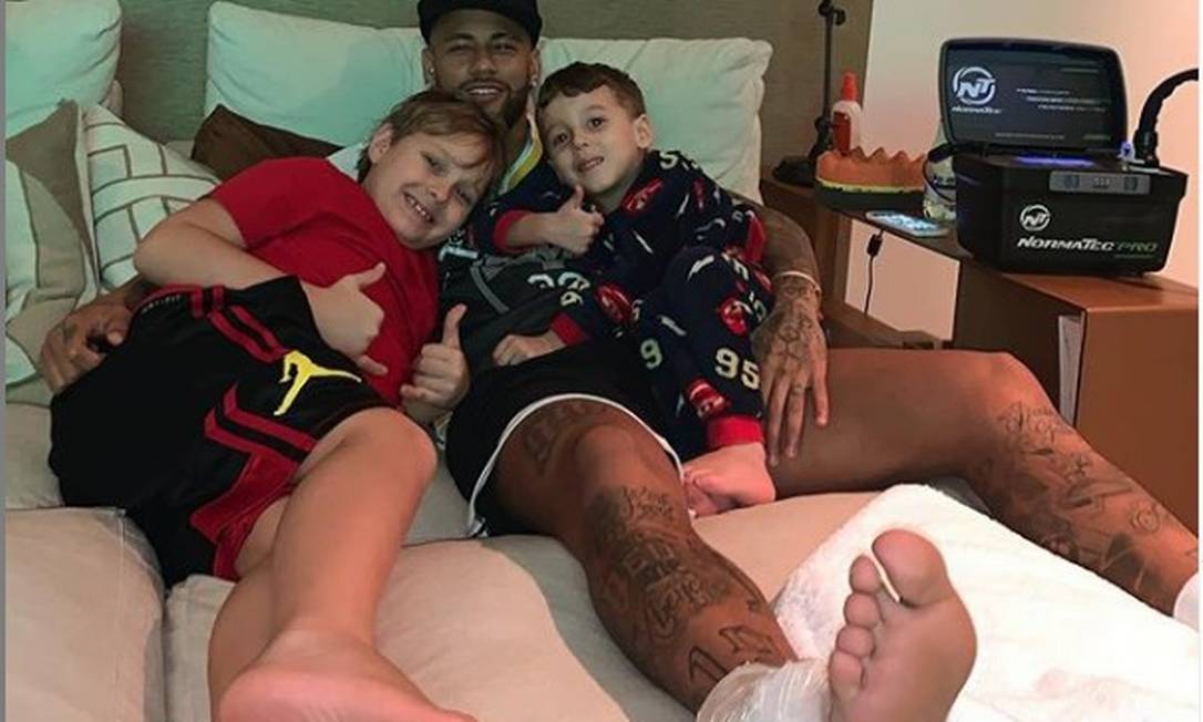Neymar se recupera de lesão no tornozelo direito Foto: Reprodução