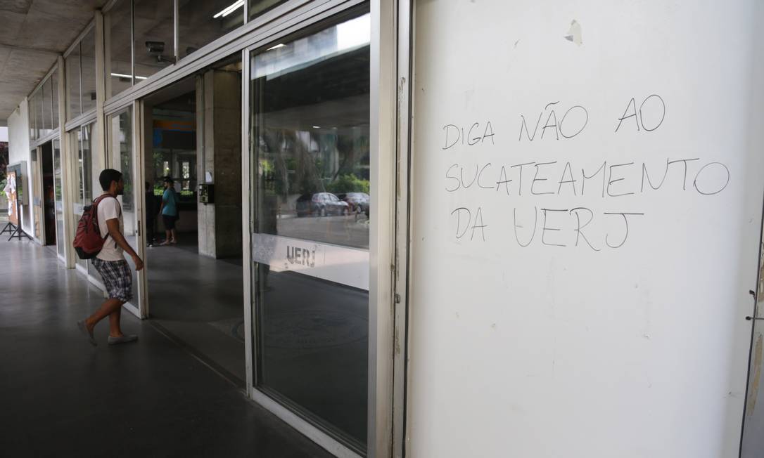 Primeiro dia de volta às aulas na Uerj em 2018: sucateamento das universidades é lembrado por professores entrevistados Foto: Pedro Teixeira / Agência O Globo/22-1-2018