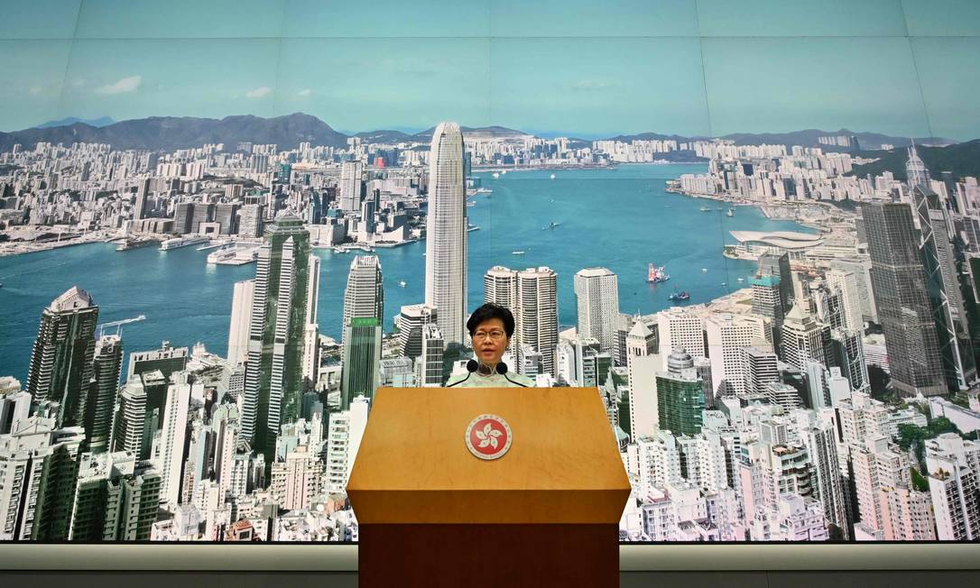 Carrie Lam, chefe-executiva de Hong Kong, anunciou o adiamento da lei de extradição por prazo indeterminado Foto: HECTOR RETAMAL / AFP