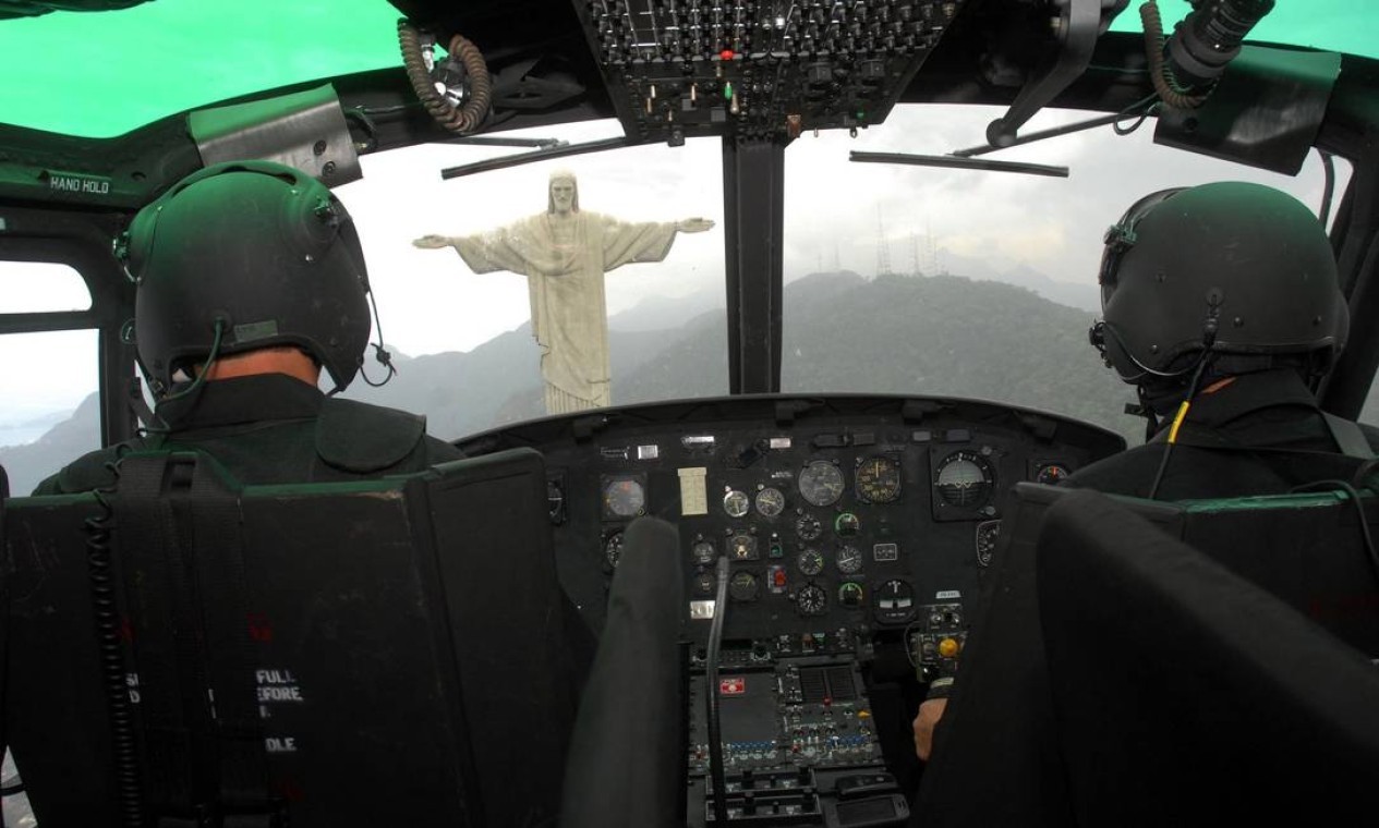 Segundo fontes da Polícia Civil, só neste ano, o helicóptero blindado foi usado em mais de 50 missões em todo o estado Foto: Alexandre Durão / Revista Força Aérea