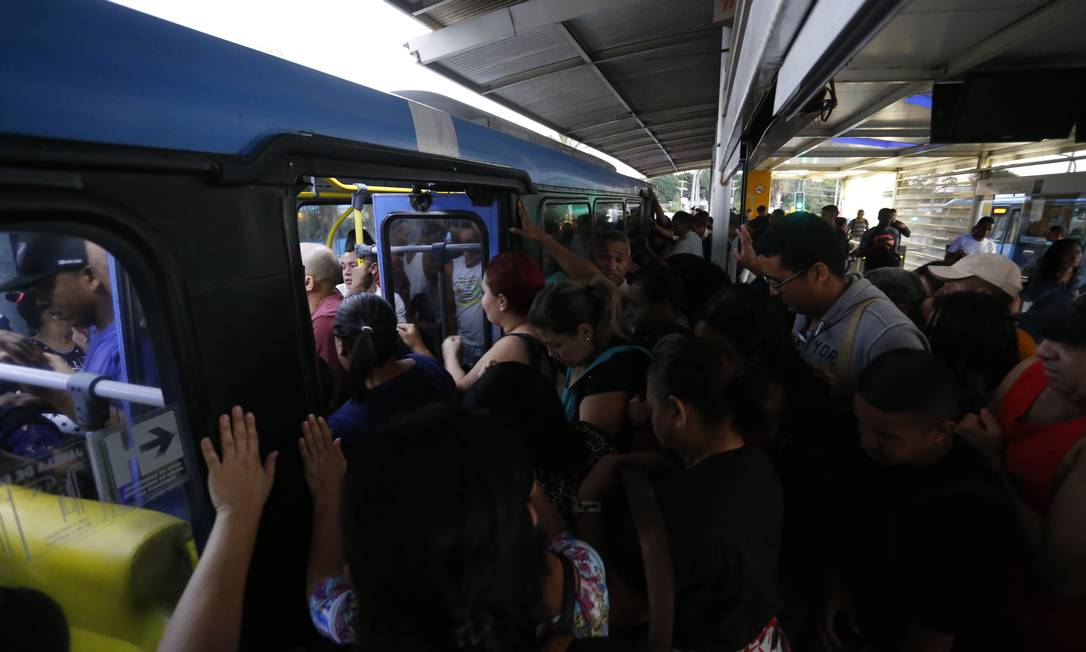 lança cartão no Brasil e público já adotou rápido