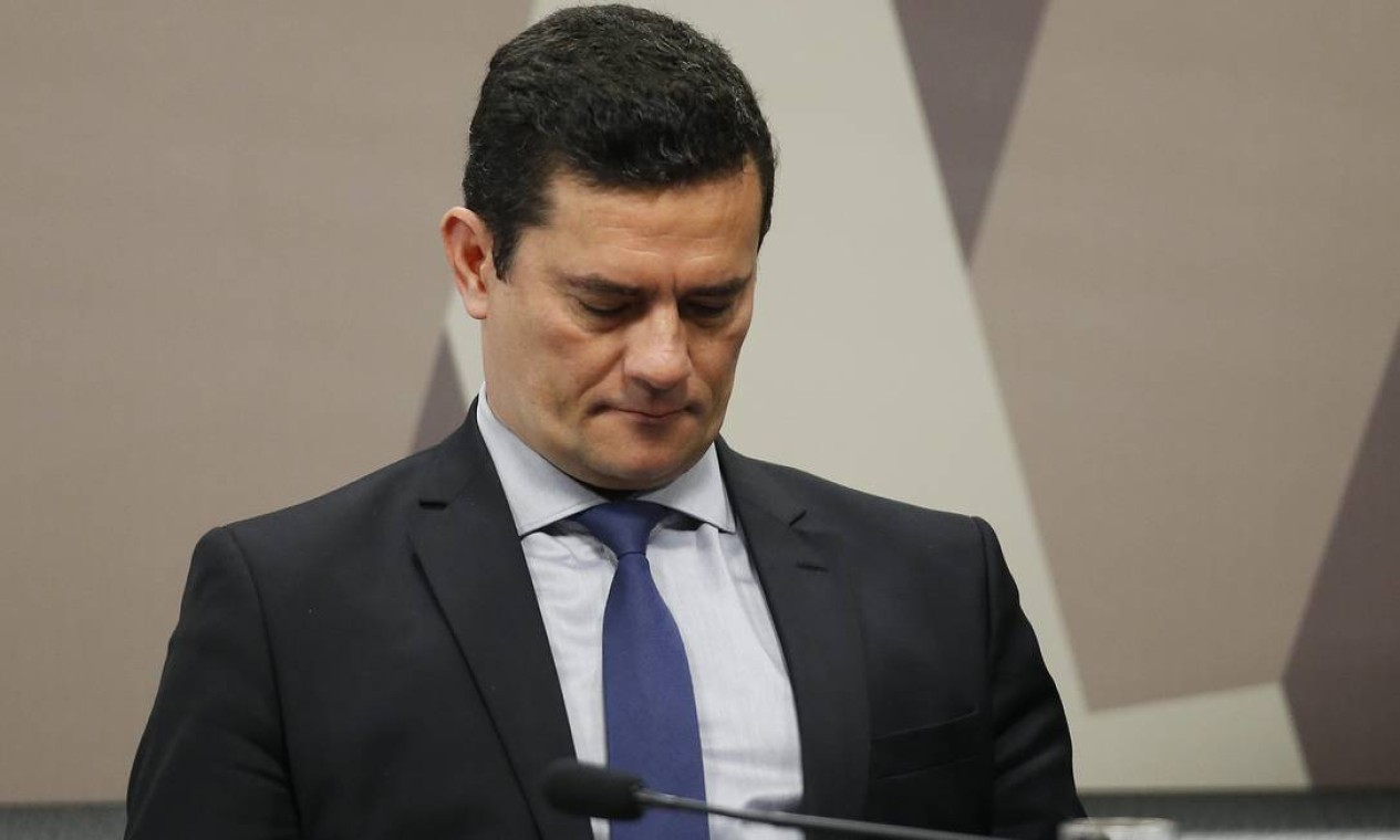 O ministro teve 30 minutos de exposição inicial e depois passou a responder questionamentos dos parlamentares Foto: Jorge William / Agência O Globo