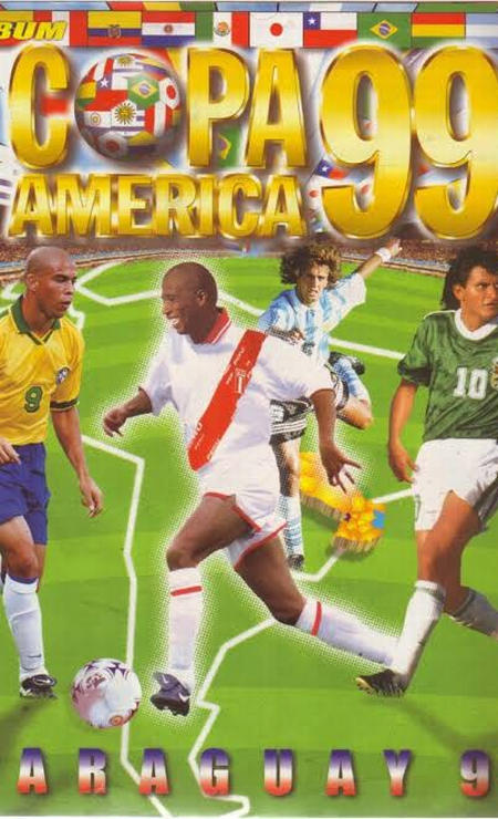 Ronaldo e outros jogadores na capa do álbum de 1999 Foto: Reprodução