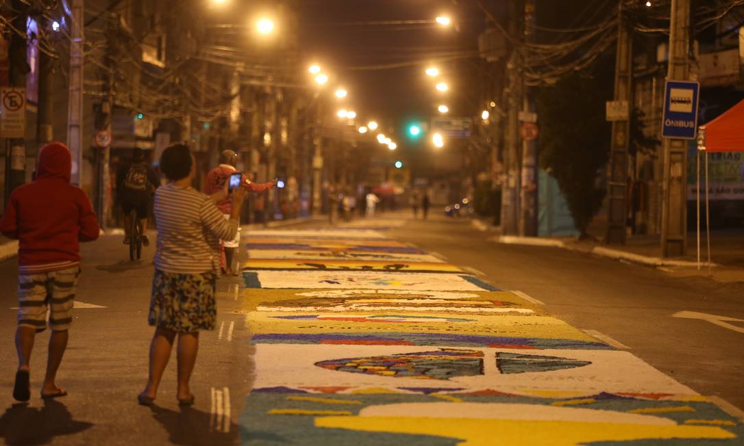 Tapetes coloridos cobrem ruas em todo o país neste feriado de Corpus  Christi - Jornal O Globo