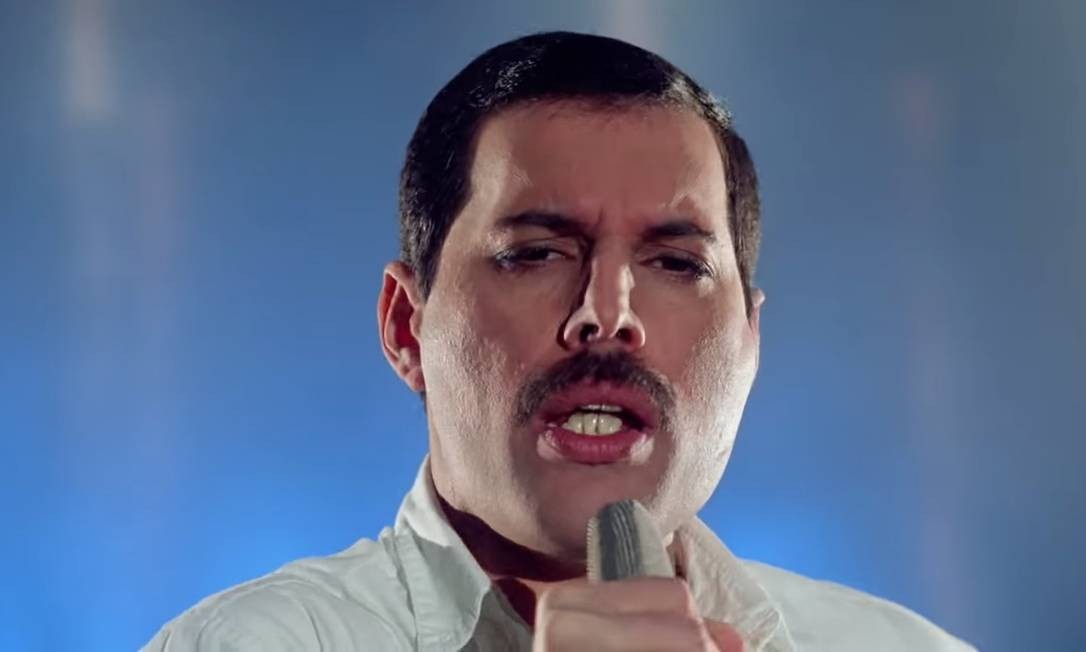 Freddie Mercury Canta Time Waits For No One Em V deo In dito Jornal