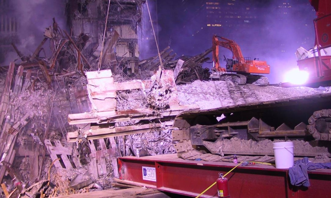 Fotógrafo registrou trabalhos de resgate e de limpeza dos destroços das Torres Gêmeas após o histórico ataque de 11 de setembro de 2001 Foto: JASON SCOTT/TEXTFILES