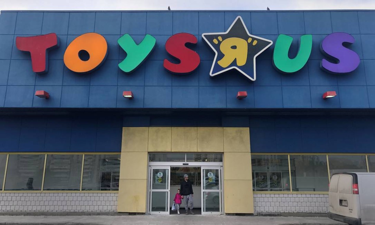 Toys 'R' Us 'volta dos mortos' e planeja reabrir lojas nos EUA