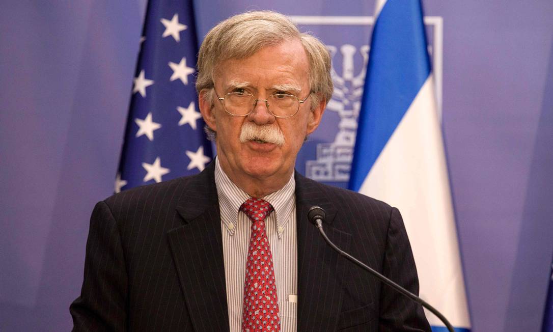 Em agenda oficial em Jerusalém, John Bolton, assessor de segurança nacional do presidente, fala sobre crise com Irã Foto: TSAFRIR ABAYOV / AFP