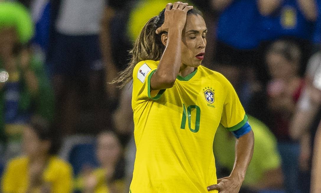 Marta fica desolada com eliminação do Brasil para a França Foto: Fotoarena / Agência O Globo