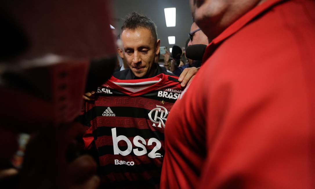 Torcida do Flamengo se empolga com chegada de Isla: 'Melhor que Rafinha