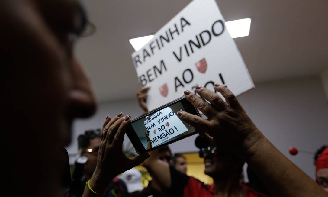 Torcida do Flamengo se empolga com chegada de Isla: 'Melhor que Rafinha