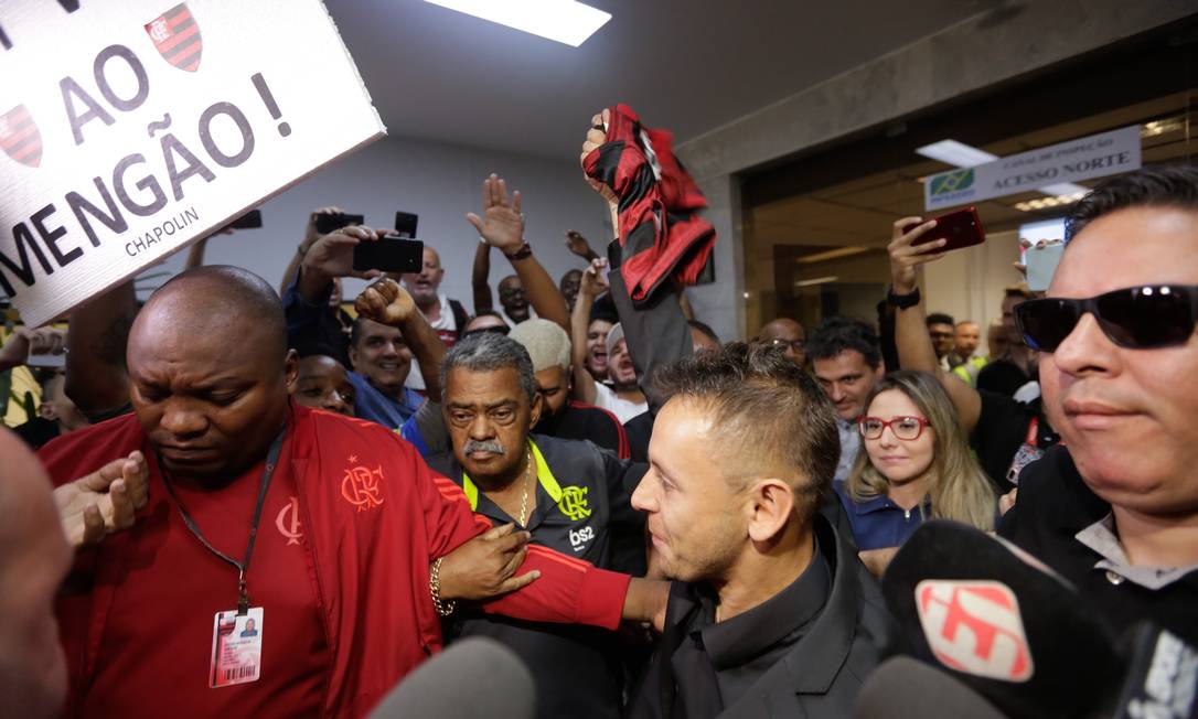 Torcida do Flamengo se empolga com chegada de Isla: 'Melhor que Rafinha