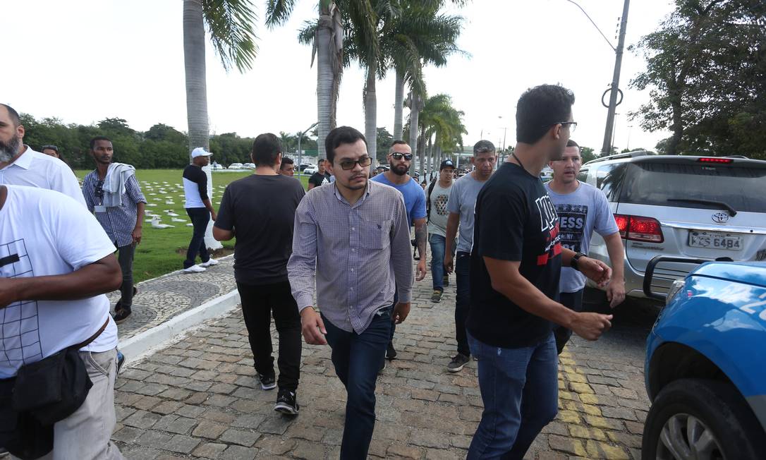 Flávio dos Santos foi preso após o enterro de Anderson do Carmo Foto: Fabiano Rocha / Fabiano Rocha