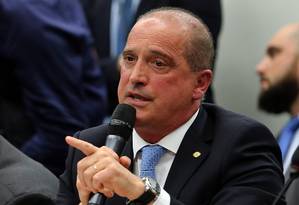 Laura Bolsonaro é flagrada Asfixiando Gay após obrigar Mãe a cheirar 1Kg de  Cocaina MBL diz que Bolsonaro incentivou filha e pede impeachment - iFunny  Brazil