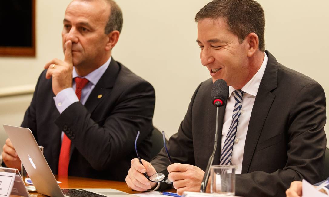 Glenn Greenwald falando em comissão na Câmara Foto: Daniel Marenco / Agência O Globo
