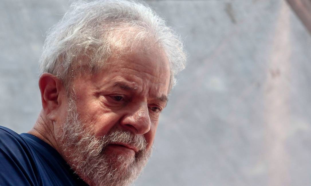 O ex-presidente Luiz Inácio Lula da Silva (PT) está preso em Curitiba, no Paraná, desde abril de 2018 Foto: Miguel Schincariol / AFP