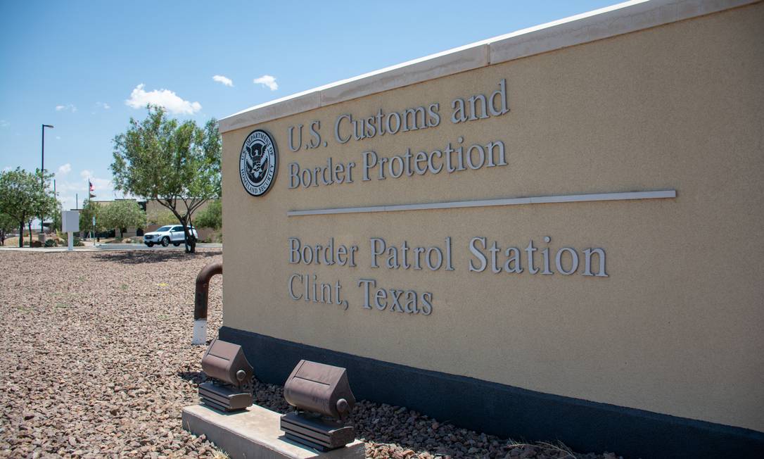 O posto de fronteira de Clint, no Texas, alvo de denúncias de maus-tratos e superlotação Foto: STRINGER / REUTERS