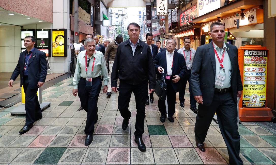 G20会議に出席する大阪市内を歩くジャイール・ボルソナロ氏 写真: Alan Santos / PR