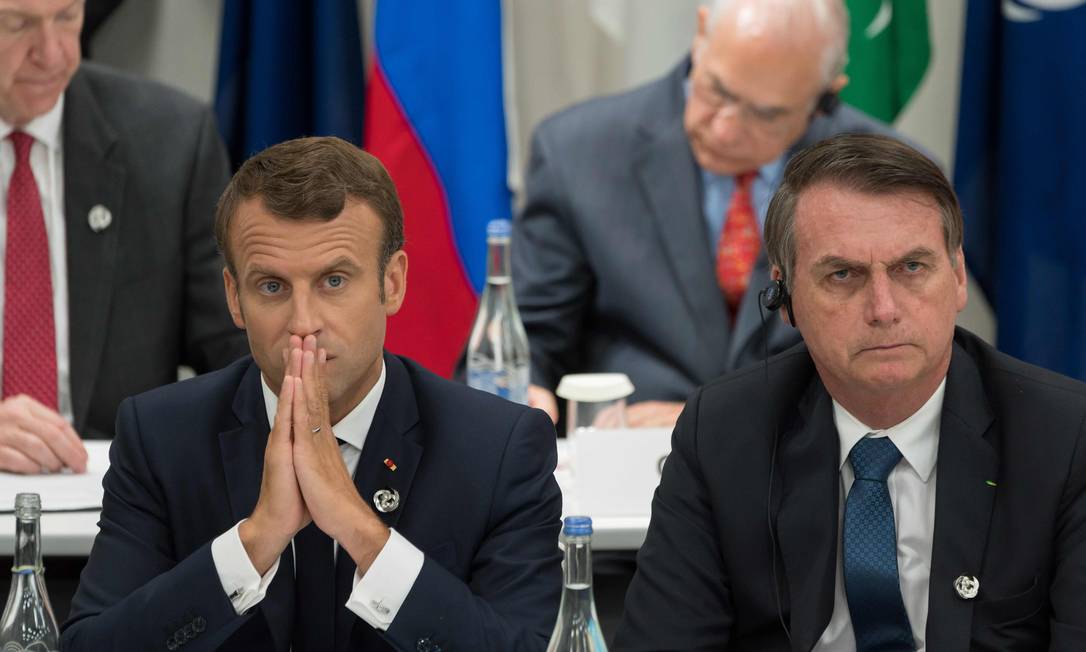 Emmanuel Macron e Jair Bolsonaro, durante uma das reuniões da cúpula do G-20 Foto: JACQUES WITT / AFP