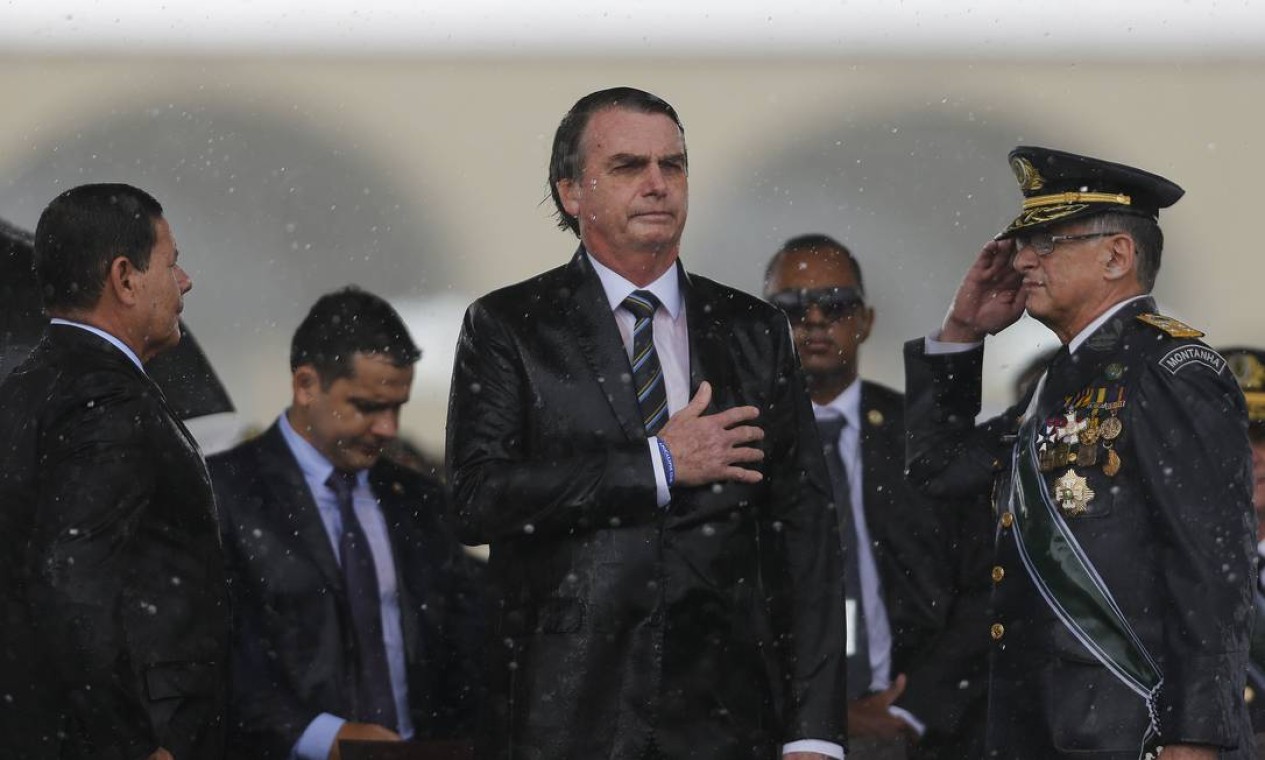 Presidente Jair Bolsonaro participa da cerimônia comemorativa do Dia do Exército Foto: Jorge William / Agência O Globo