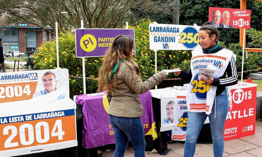 
Dada a partida. Campanha em Montevidéu para as primárias deste domingo, que definirão os candidatos à eleição presidencial de 27 de outubro
Foto: MIGUEL ROJO / AFP