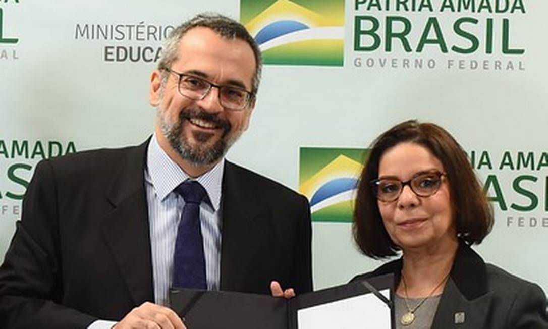 O ministro da Educação, Abraham Weintraub, na solenidade de posse da nova reitora da UFRJ, Denise Pires Carvalho, nesta terça, em Brasília Foto: Luis Fortes / MEC