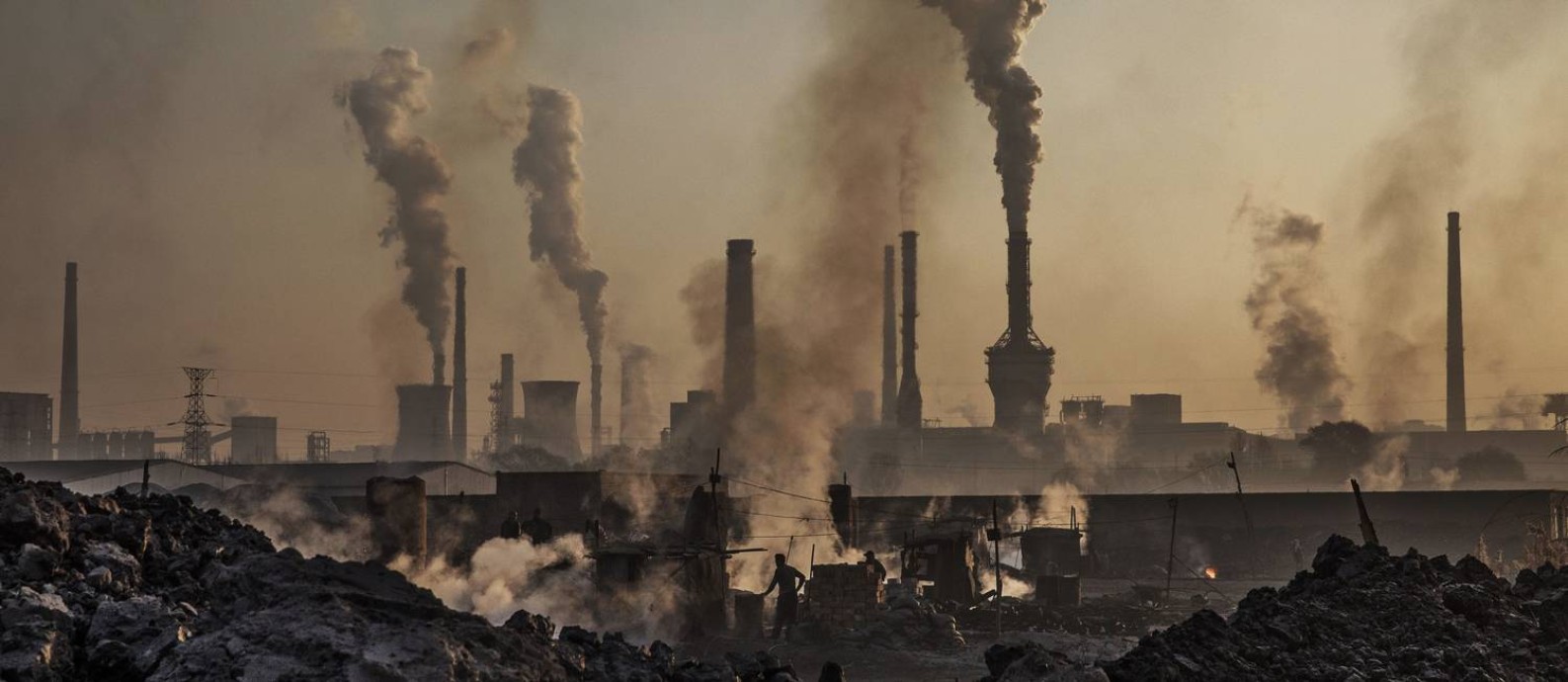 Fábrica na China joga poluentes na atmosfera Foto: Kevin Frayer / Getty Images